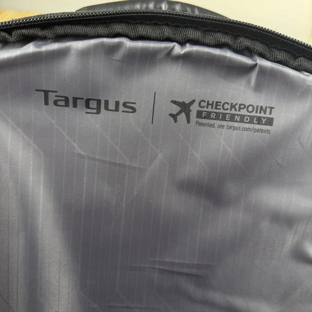 Targus Executive Backpack Model AC0063 - FITS MOST DELL LAPTOPS In Great Condo